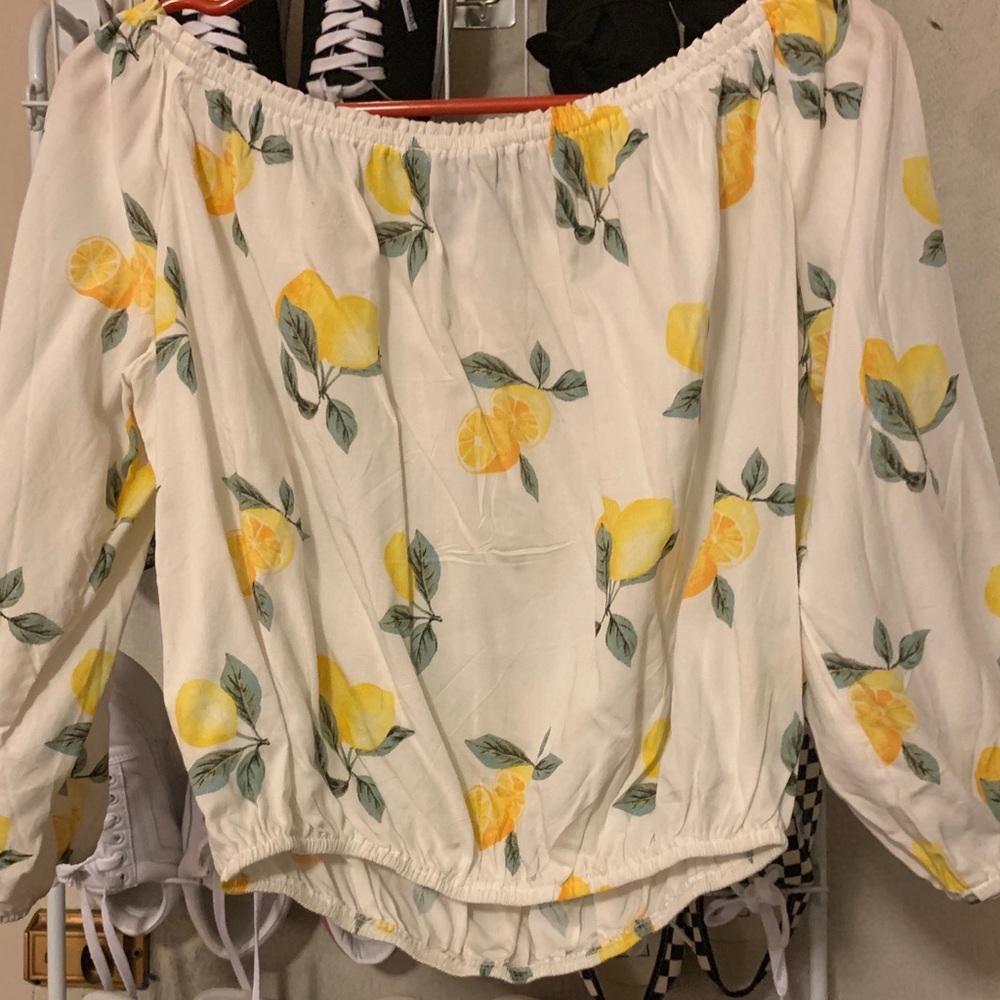 lemon print top